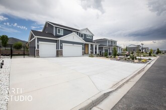 2739 Waterview Dr in Saratoga Springs, UT - Building Photo - Building Photo