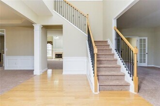 4987 Rustic Canyon Dr in Suwanee, GA - Foto de edificio - Building Photo