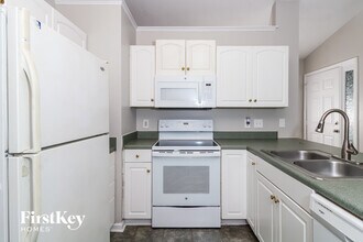 129 Bridlewood Ave in High Point, NC - Building Photo - Building Photo