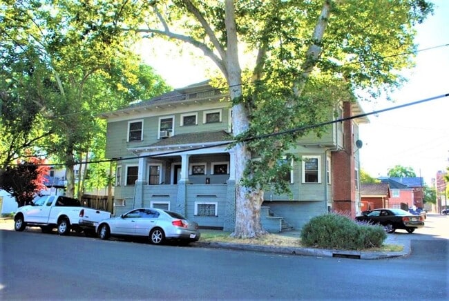 property at 1015 26th St