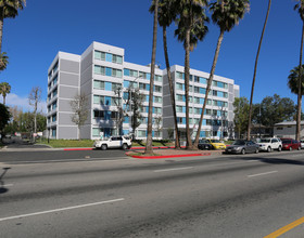 Vistas Apartments in Van Nuys, CA - Building Photo - Building Photo