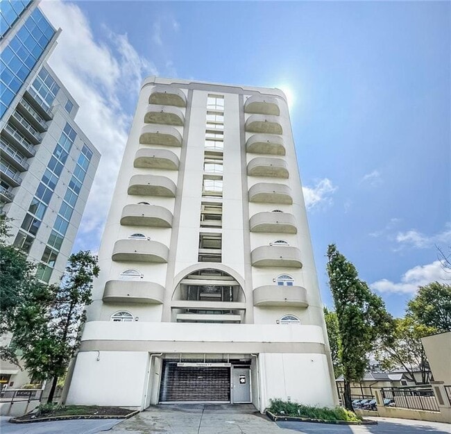 2161 Peachtree Rd in Atlanta, GA - Building Photo - Building Photo