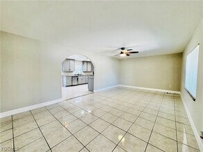 5015 Lee Blvd in Lehigh Acres, FL - Foto de edificio - Building Photo