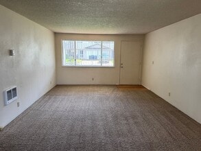 4830 Elderberry Loop in Springfield, OR - Building Photo - Building Photo