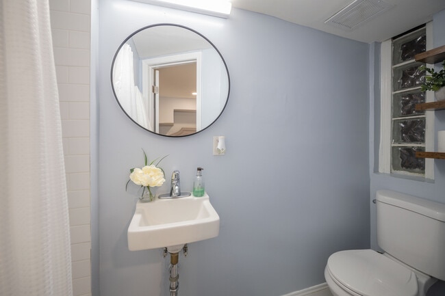 1615 R St SE in Washington, DC - Building Photo - Building Photo