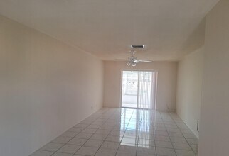 2102 NE 1st Way in Boynton Beach, FL - Building Photo - Building Photo