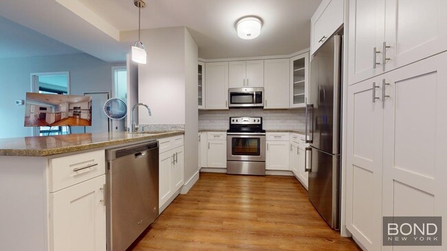 237 E 34th St in New York, NY - Building Photo - Building Photo