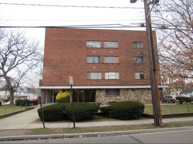 35 North Long Beach Avenue in Freeport, NY - Building Photo - Building Photo