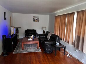 329 E 5th St in Royal Oak, MI - Building Photo - Building Photo