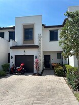 246 NE 208th Terrace in Miami, FL - Building Photo
