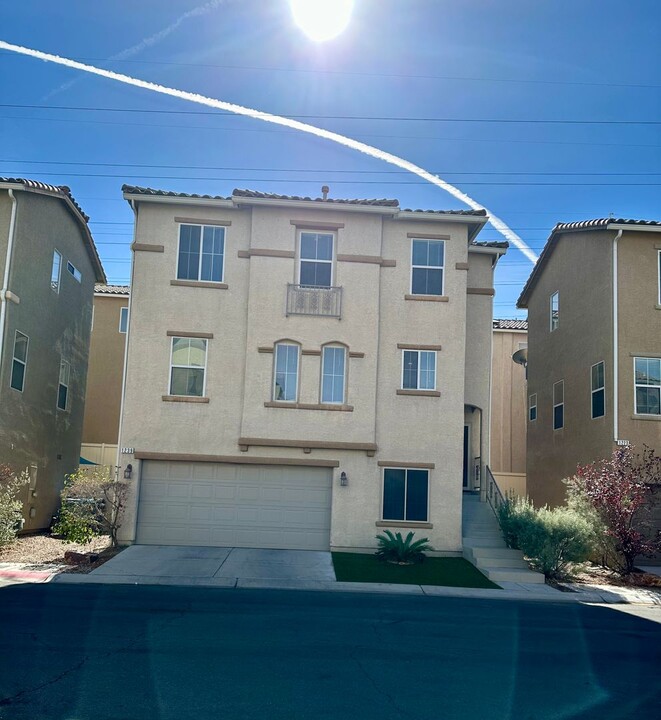 1239 Little Boy Blue Ave in Las Vegas, NV - Building Photo