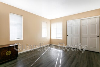4504 W Lake Mead Blvd in Las Vegas, NV - Building Photo - Building Photo