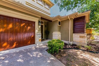 6705 Covered Bridge Dr in Austin, TX - Building Photo - Building Photo