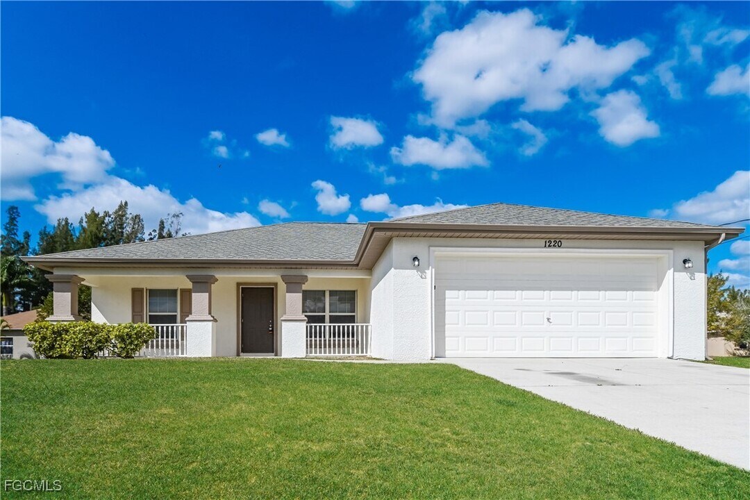 1220 NW 26th Ave in Cape Coral, FL - Building Photo