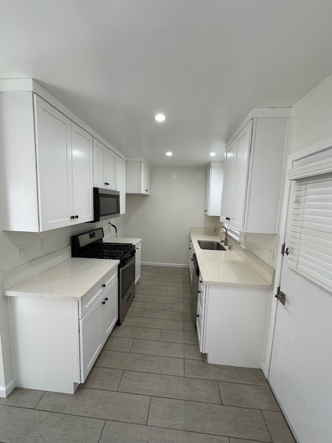 11216 Tiara St in Los Angeles, CA - Building Photo