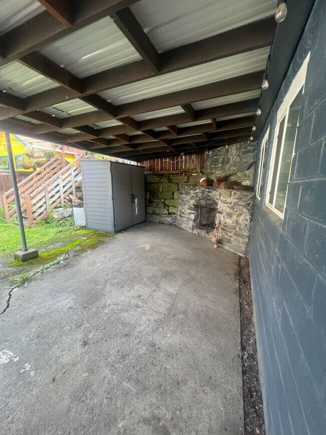 910 Billy Frank Jr. St-Unit -#B in Bellingham, WA - Building Photo - Building Photo