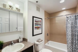 5044 N Sheridan Rd, Unit 512 in Chicago, IL - Building Photo - Building Photo