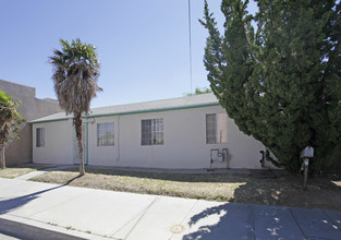 38529 6th St E in Palmdale, CA - Building Photo - Building Photo