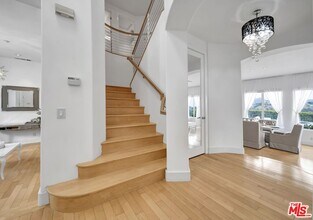 2752 N Stone View Ct in Los Angeles, CA - Building Photo - Building Photo