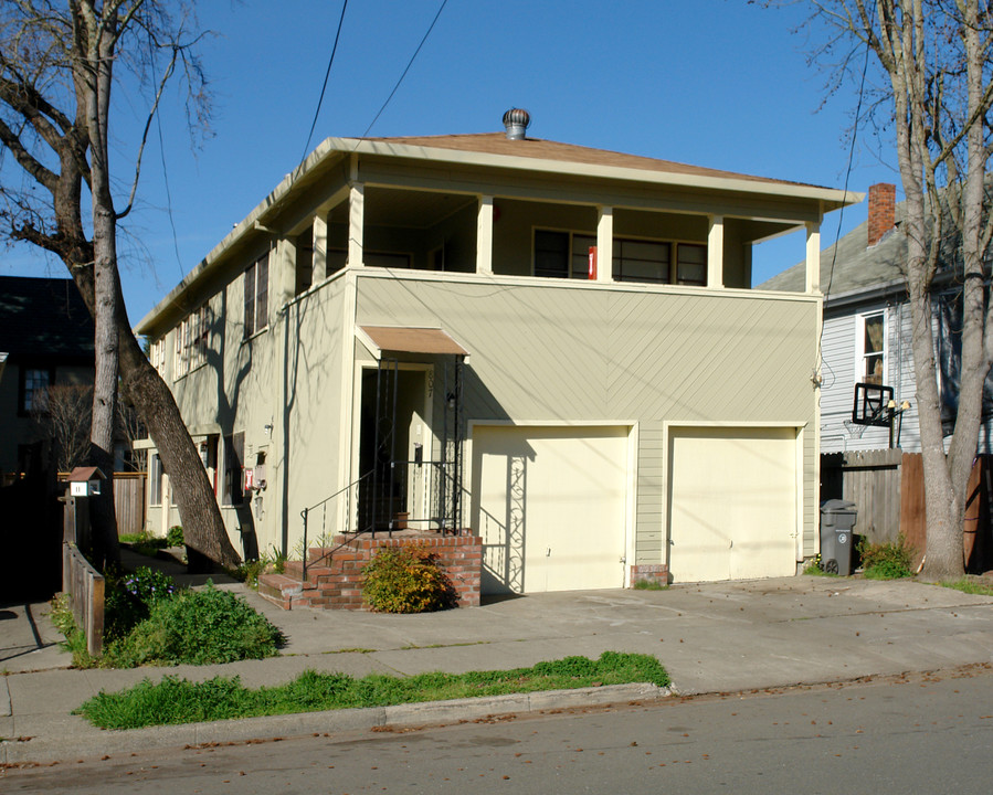 807 Howard St in Santa Rosa, CA - Building Photo