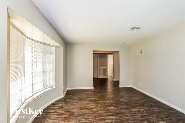 4908 Meadowlark St in Dickinson, TX - Building Photo - Building Photo