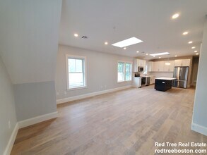 51 Fairbanks St, Unit 3 in Boston, MA - Building Photo - Building Photo