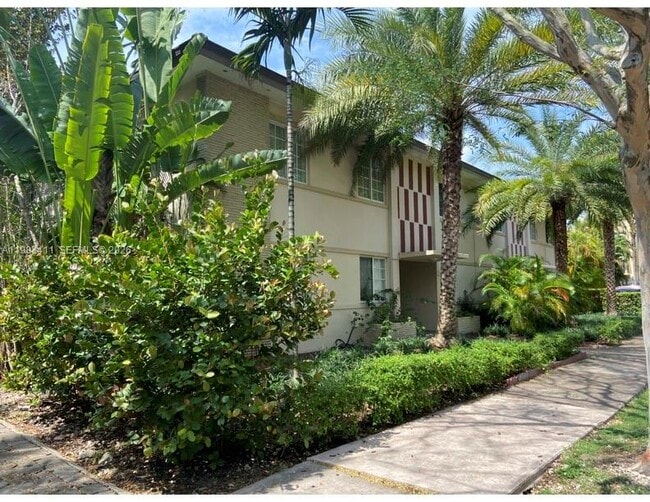 1300 Salzedo St in Coral Gables, FL - Building Photo - Building Photo