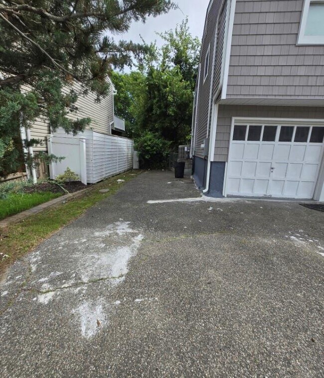 3622 Nimrod St in Seaford, NY - Building Photo - Building Photo