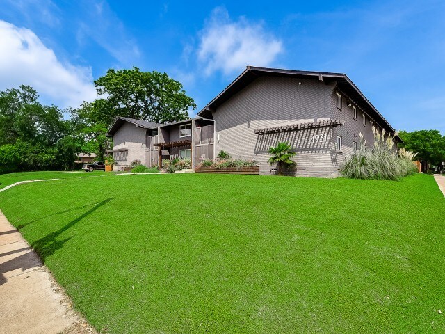 Links on Gaston in Dallas, TX - Building Photo - Building Photo