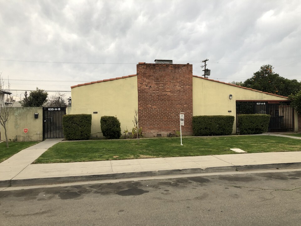 635 W Hammond Ave in Fresno, CA - Building Photo