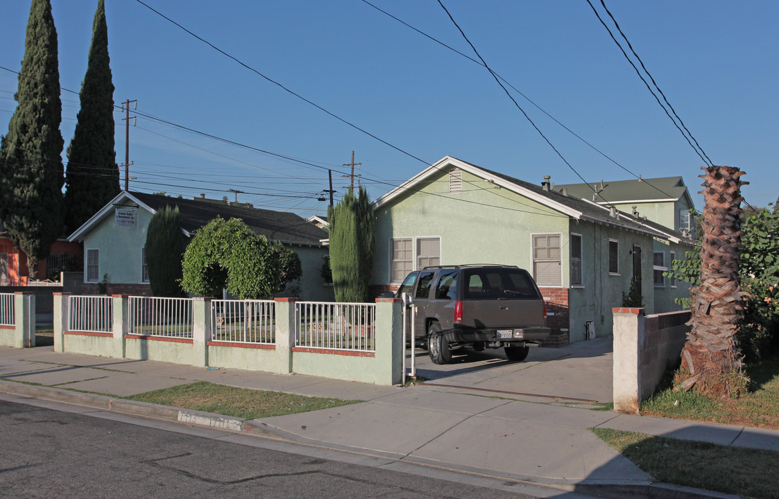 7111 Fishburn Ave in Bell, CA - Building Photo