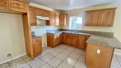 1071 W 112th St in Los Angeles, CA - Building Photo - Building Photo