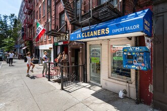 241 Mulberry St in New York, NY - Building Photo - Building Photo