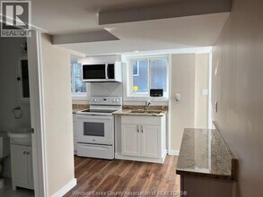 3401 Roxborough Ave in Windsor, ON - Building Photo - Building Photo