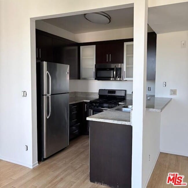 884 Palm Ave in West Hollywood, CA - Building Photo - Building Photo