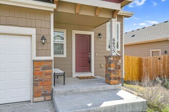 6055 Meadowbank Ln in Colorado Springs, CO - Building Photo - Building Photo