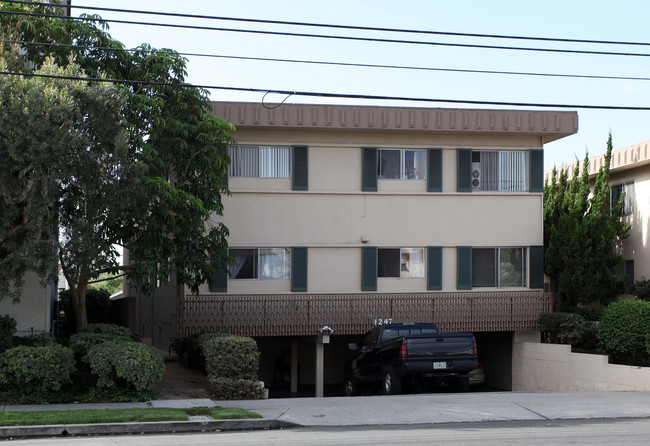 1247 Robinson Ave in San Diego, CA - Foto de edificio - Building Photo