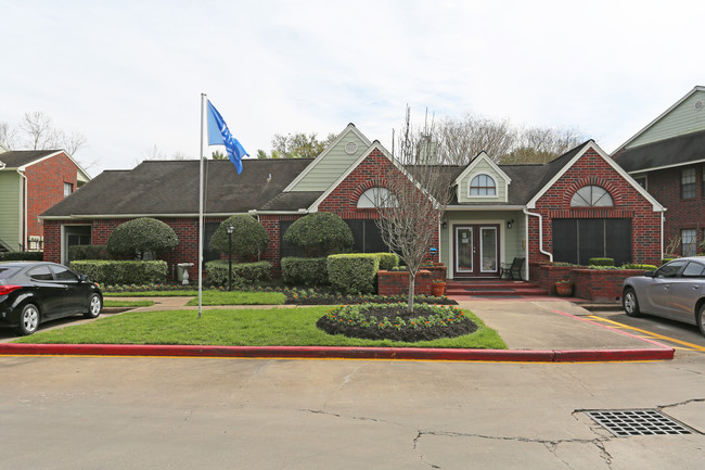 Raintree Apartments in Lake Jackson, TX - Building Photo - Building Photo