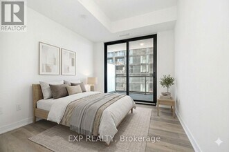 2075 Lakeshore Rd. in Burlington, ON - Building Photo - Building Photo