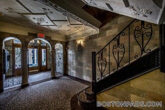 2 Elmwood Ave in Winchester, MA - Building Photo - Building Photo