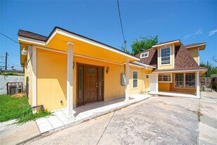 6905 Palestine St in Houston, TX - Building Photo