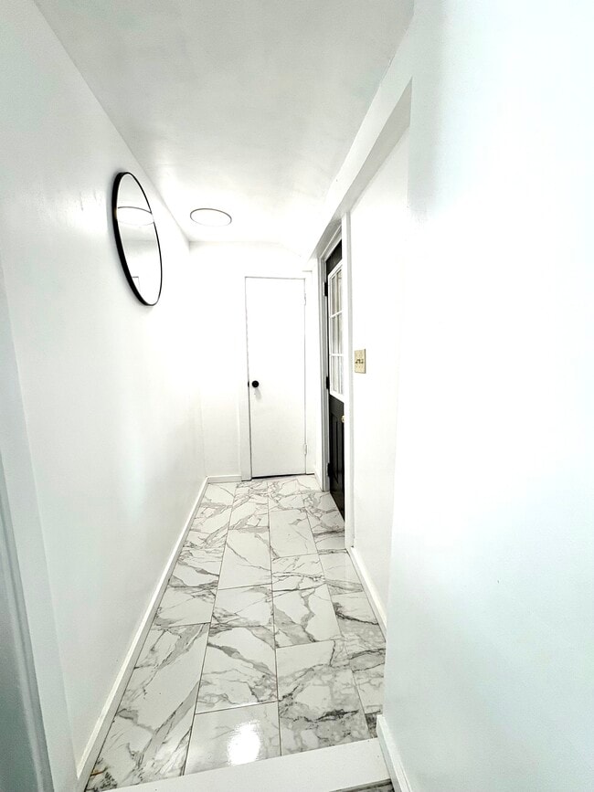 14 Hackmatack St in Manchester, CT - Building Photo - Building Photo