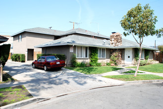 15551 Boleyn Cir in Tustin, CA - Foto de edificio - Building Photo