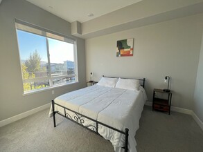 255 Llano de los Robles Ave in San Jose, CA - Foto de edificio - Building Photo