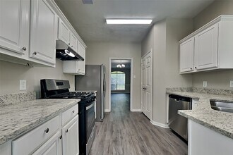 17003 Fairway Glen Ln in Sugar Land, TX - Building Photo - Building Photo