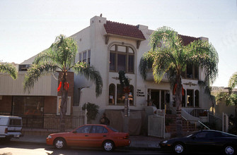 La Jolla Plaza in La Jolla, CA - Building Photo - Building Photo