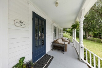 25 Raymond St in Darien, CT - Building Photo - Building Photo