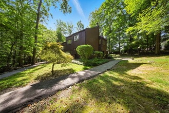 4 Aspen Ct in Highland Mills, NY - Building Photo - Building Photo