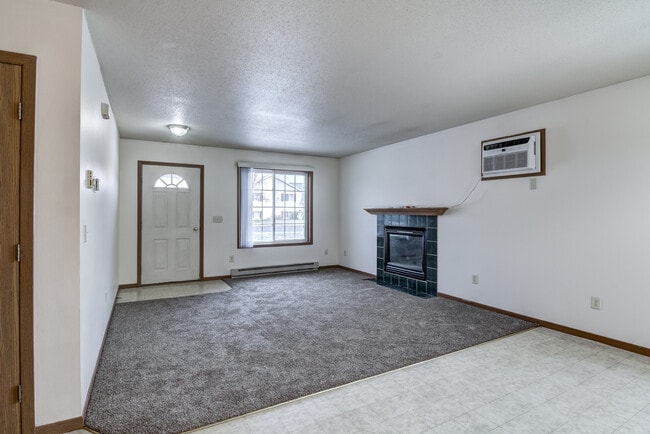 1403 Glenn Pl in Eau Claire, WI - Foto de edificio - Building Photo