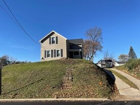 230 Sturges Ave in Mansfield, OH - Building Photo